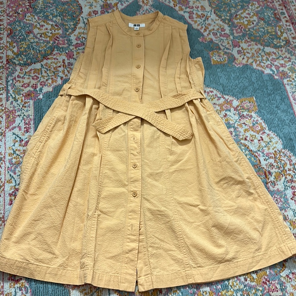 Girls linen dress in LIKE NEW condition. Flawless. Uniqlo. Size 7-8.
